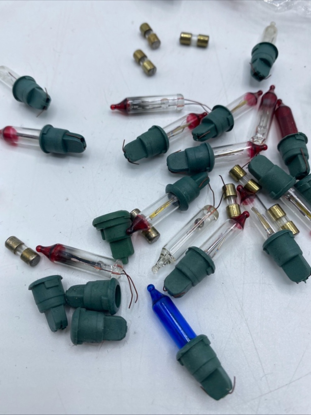 Christmas Bulb Replacement Bulbs. Approx 50 Colored & White Lights Fuses Purple - Picture 4 of 8